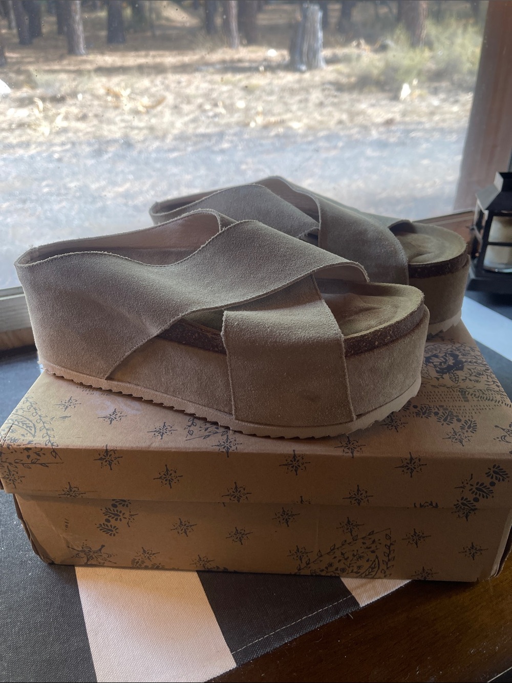 New Free People platform sandals tan suede 39 (8-8.5)